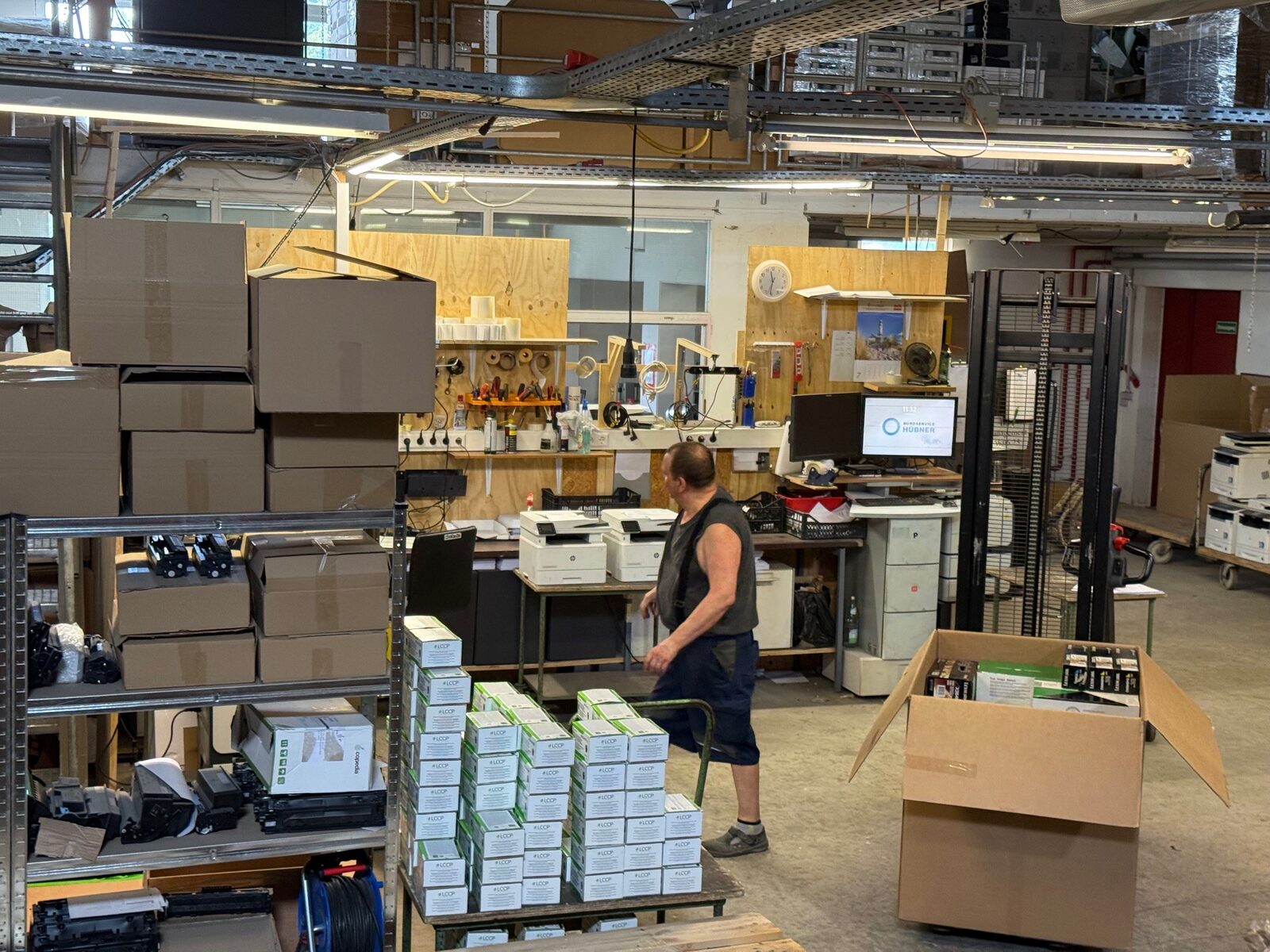 Used printers in the warehouse